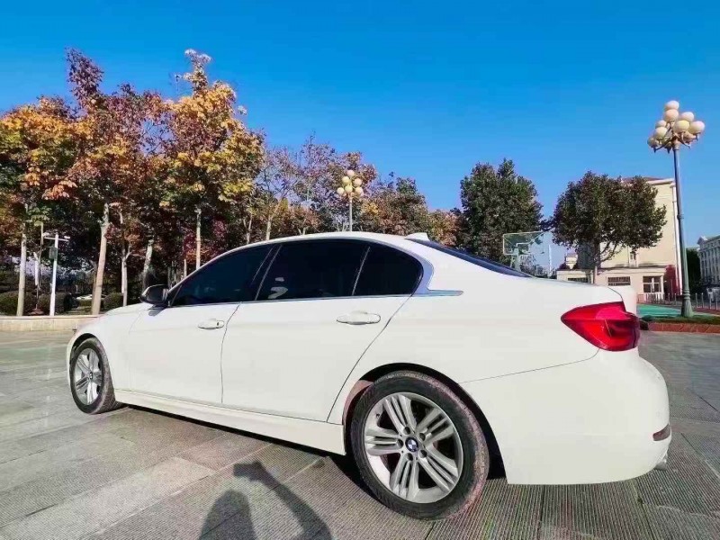济宁17年宝马3系7