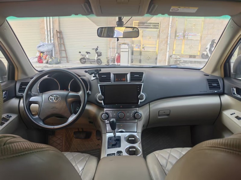 深圳13年丰田汉兰达4