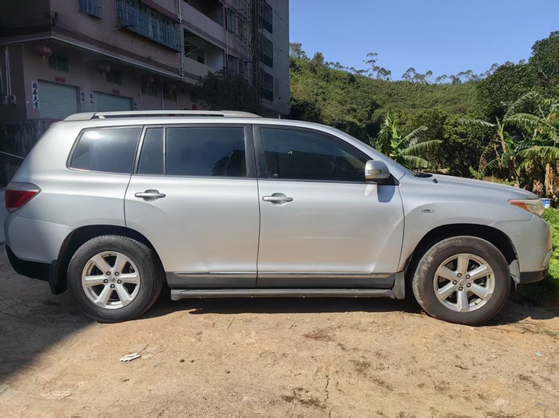 深圳13年丰田汉兰达8