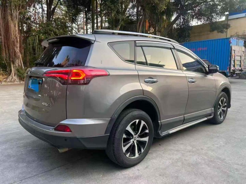 广州17年丰田RAV4荣放7
