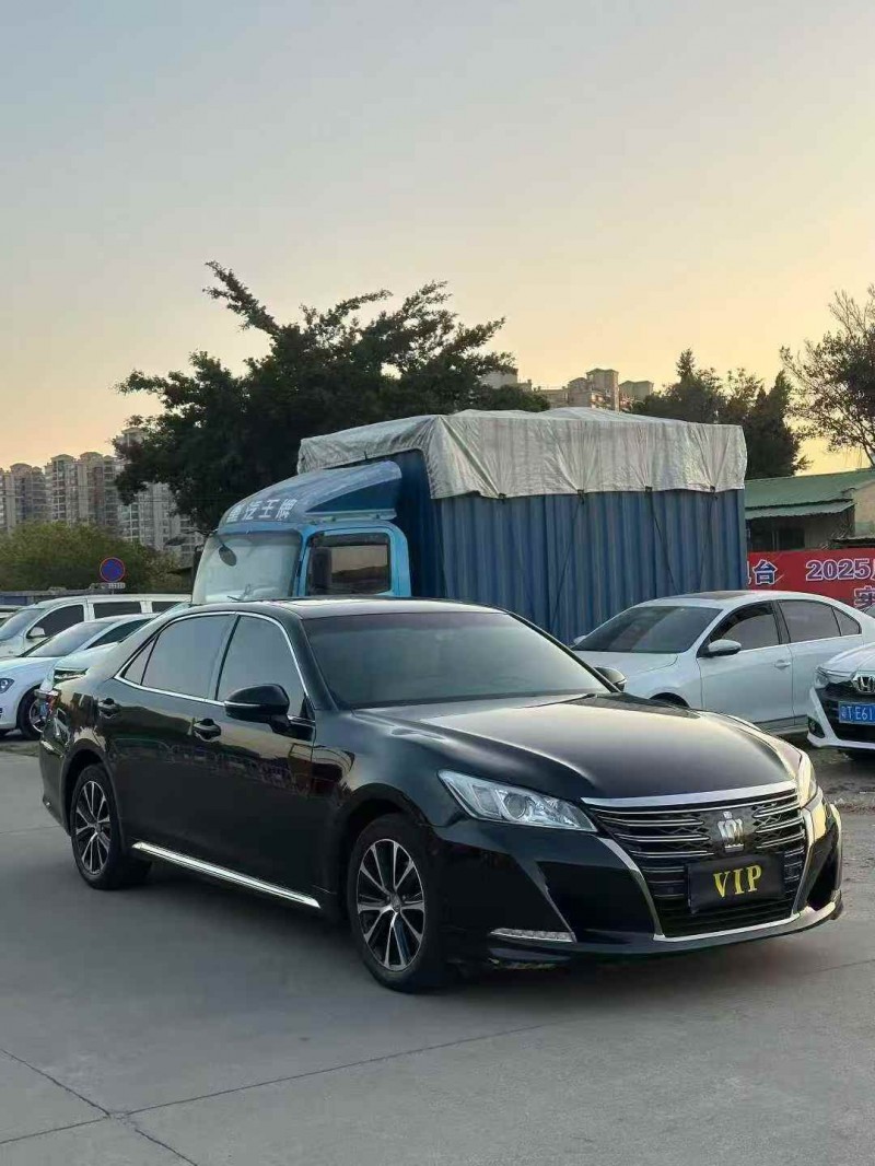 广州18年丰田皇冠2