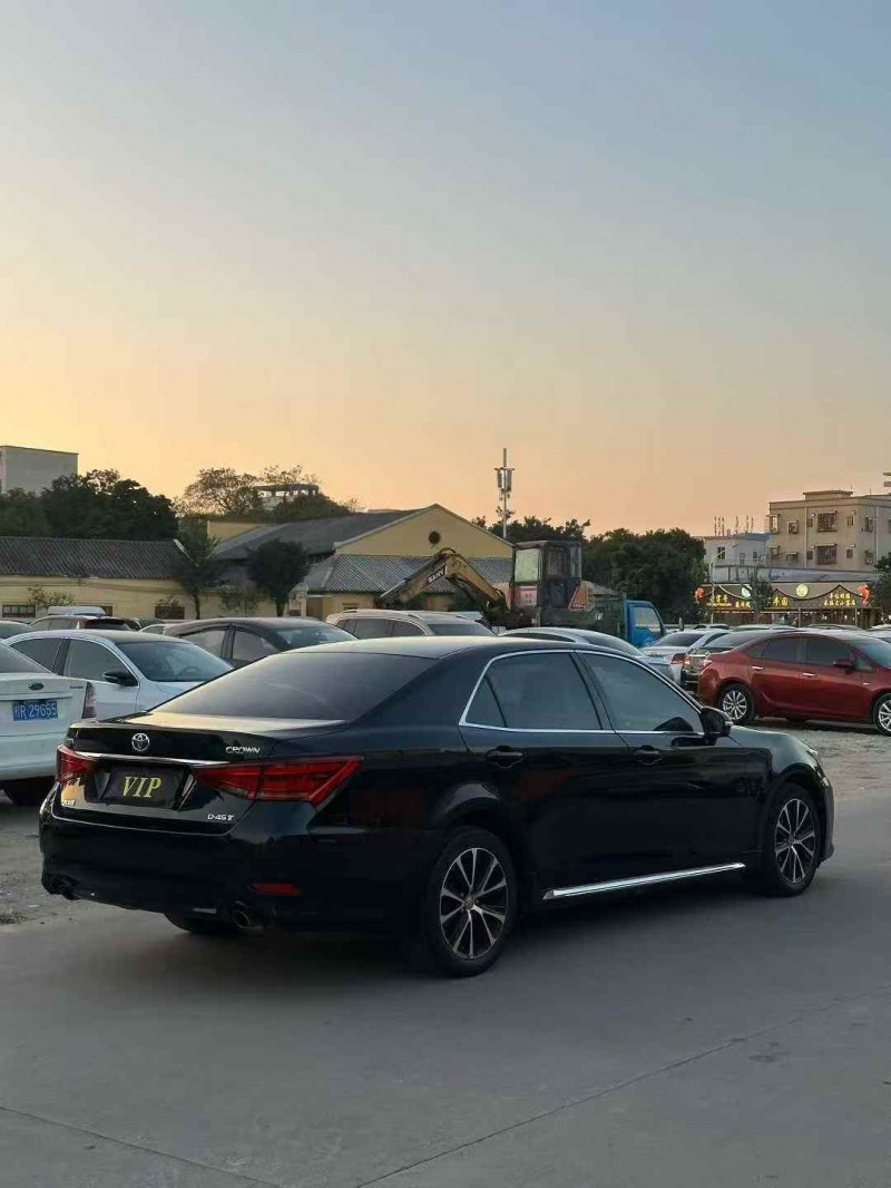 广州18年丰田皇冠8