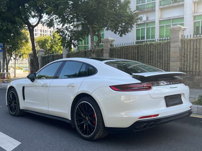 深圳18年保时捷帕拉梅拉8