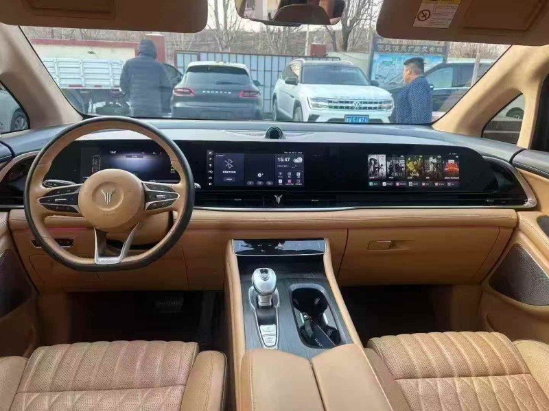 淄博24年岚图汽车梦想家4