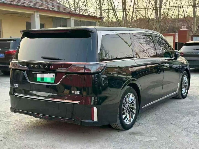 淄博24年岚图汽车梦想家7