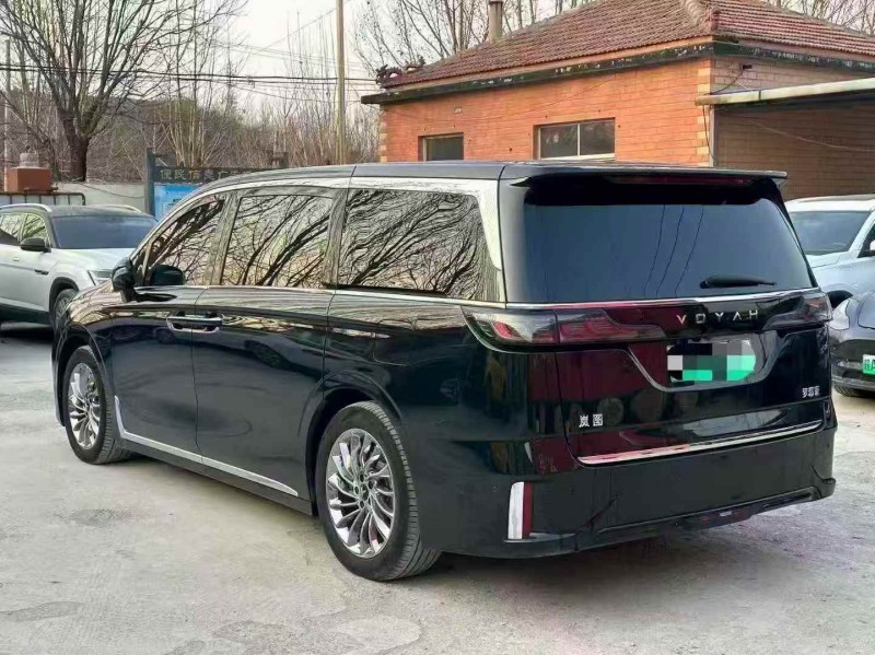 淄博24年岚图汽车梦想家8