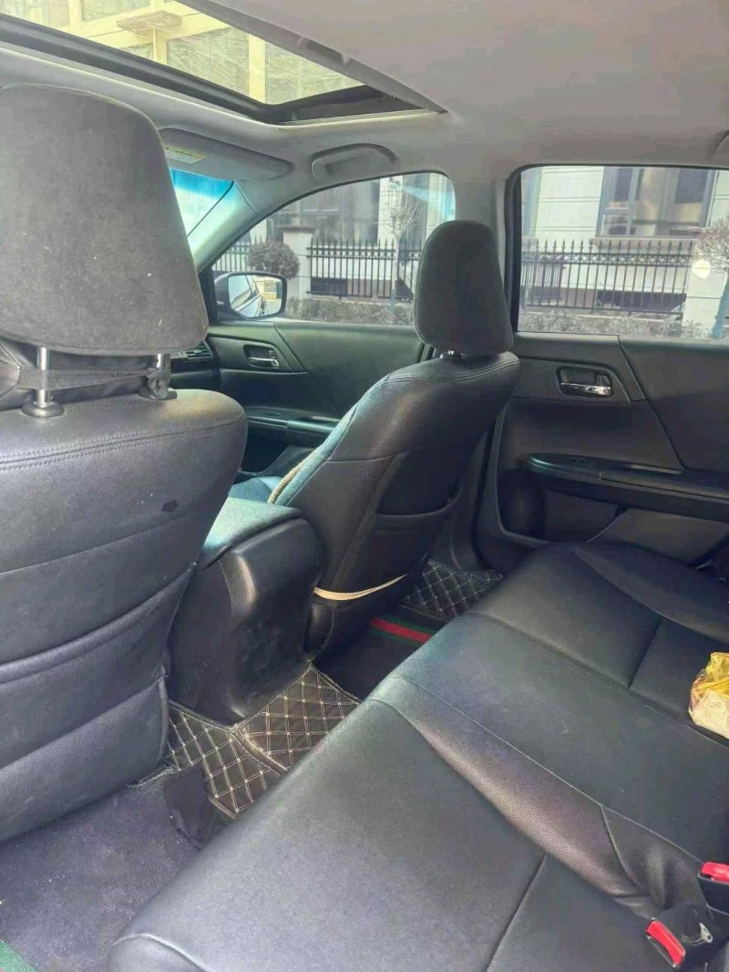 新乡18年本田雅阁5