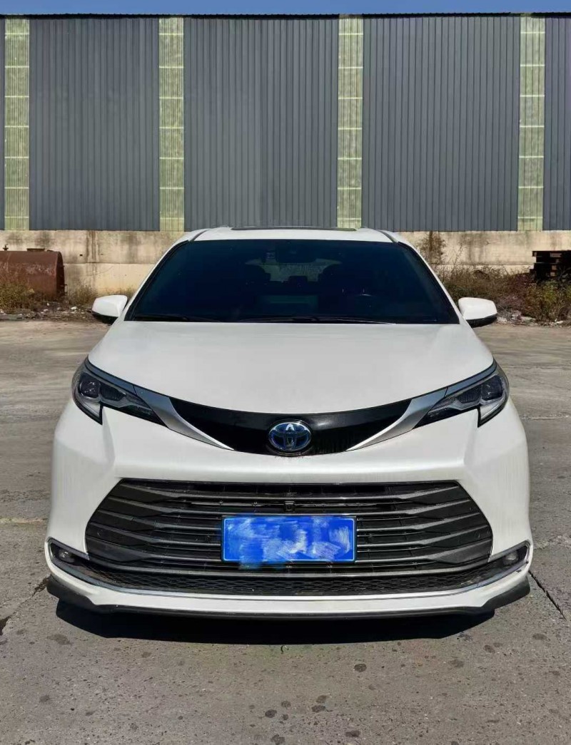 南昌23年丰田塞纳1