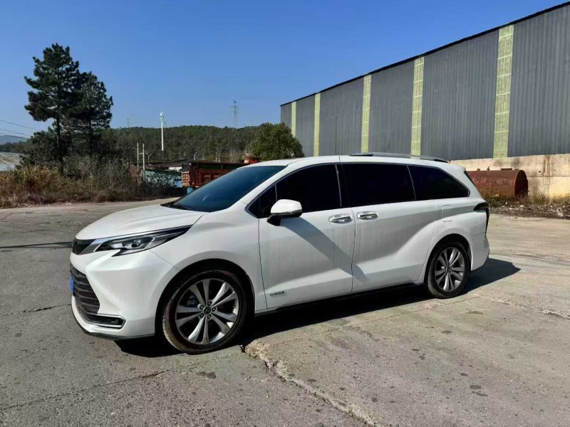 南昌23年丰田塞纳2