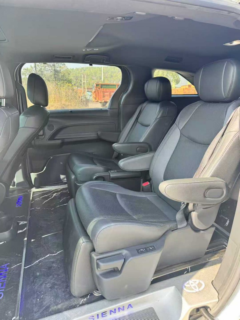 南昌23年丰田塞纳5