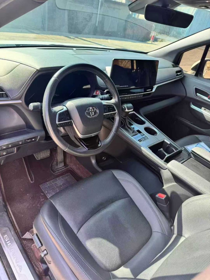 南昌23年丰田塞纳6