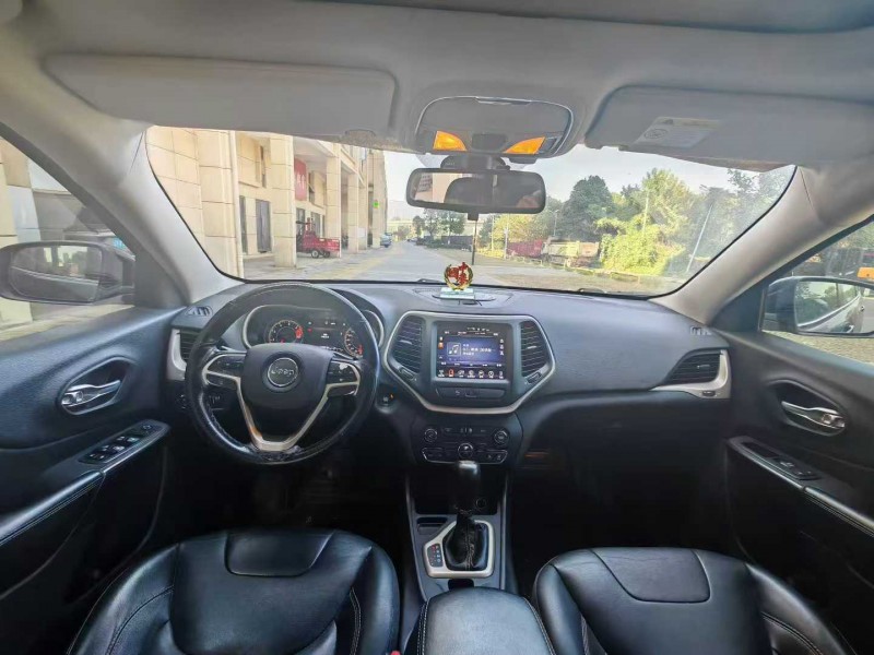 南昌18年Jeep自由光4