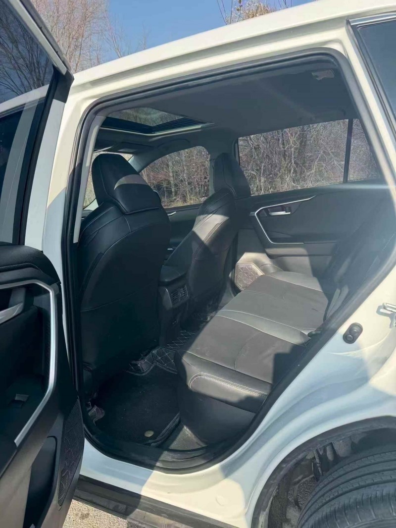 邯郸23年丰田威兰达6