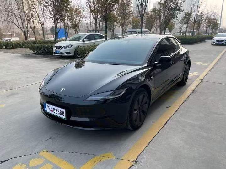 济宁24年特斯拉MODEL 33