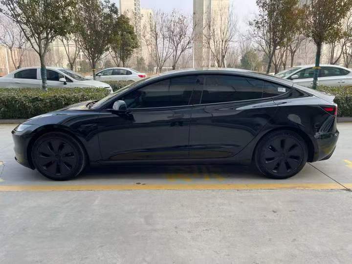 济宁24年特斯拉MODEL 37