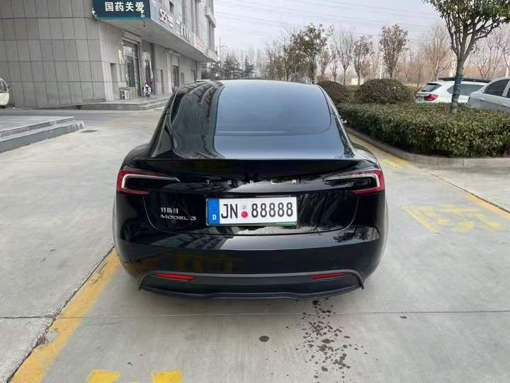 济宁24年特斯拉MODEL 39