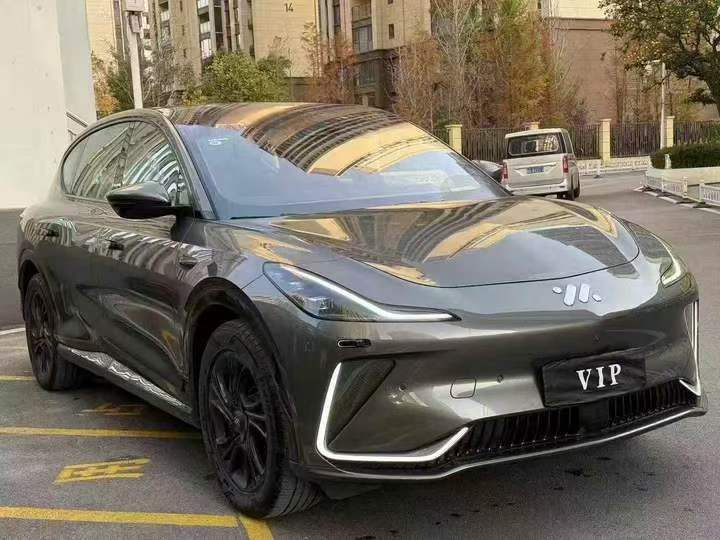 汕头24年智己LS73