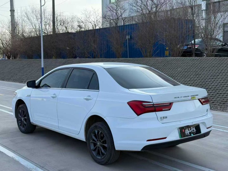 青岛23年比亚迪秦8