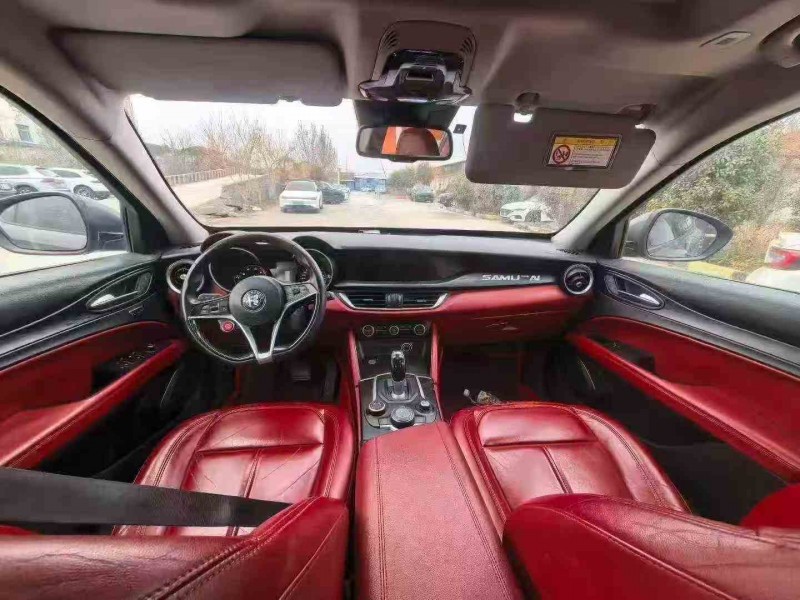 枣庄19年阿尔法·罗密欧Stelvio4