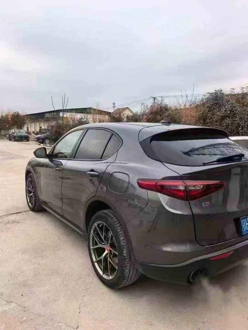 枣庄19年阿尔法·罗密欧Stelvio5