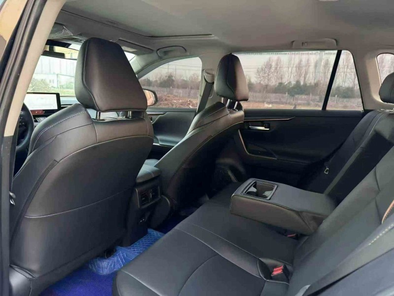 济宁24年丰田威兰达6