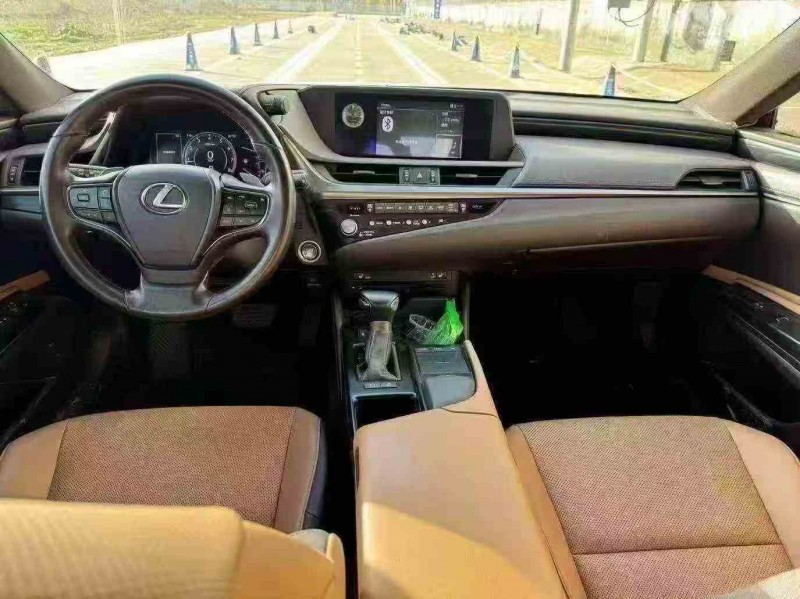 潍坊21年雷克萨斯ES5