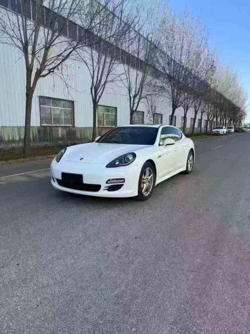 烟台12年保时捷帕拉梅拉3