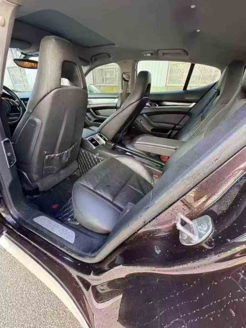 烟台12年保时捷帕拉梅拉8