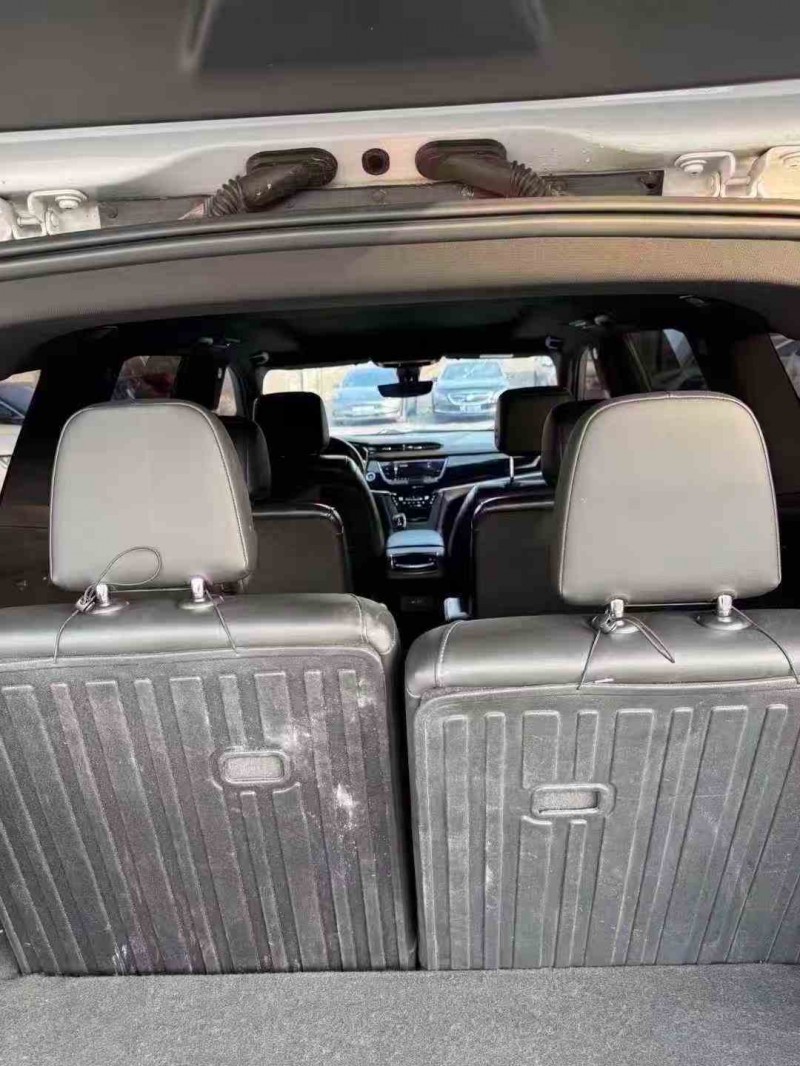 潍坊20年凯迪拉克XT67