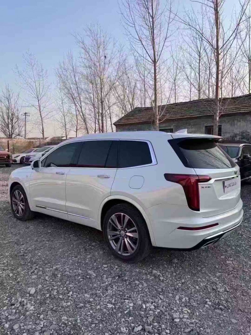 潍坊20年凯迪拉克XT68