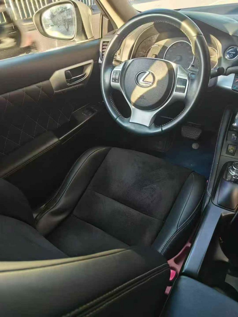 广州12年雷克萨斯CT5