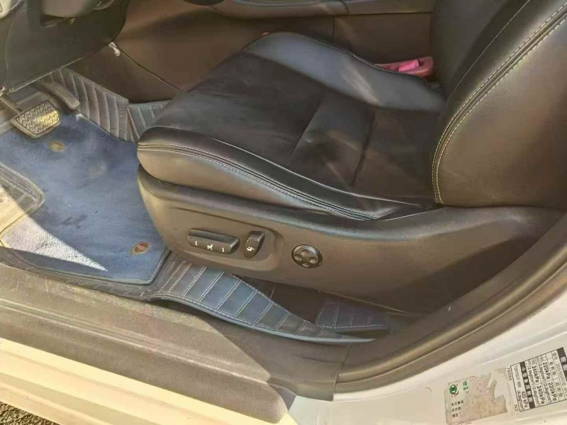 广州12年雷克萨斯CT7