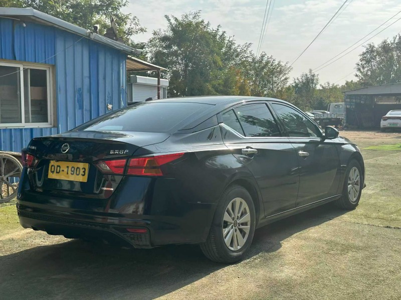 青岛22年日产天籁4