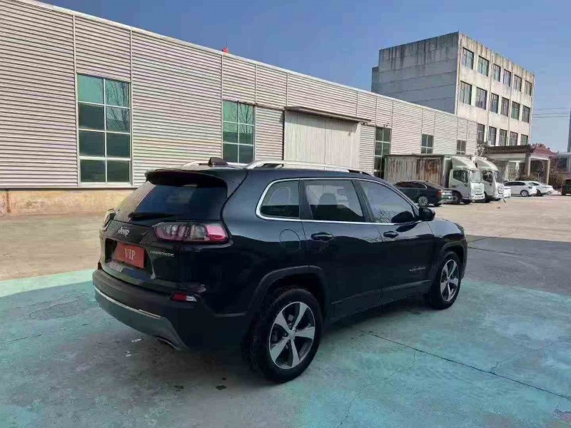 青岛21年Jeep自由光7