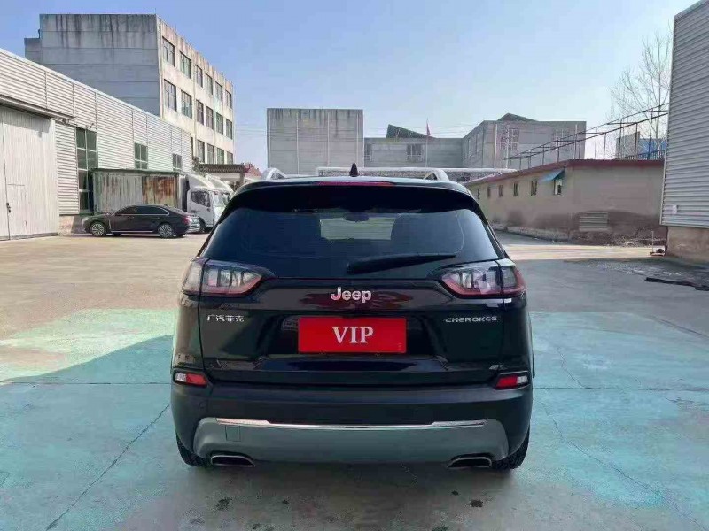 青岛21年Jeep自由光9