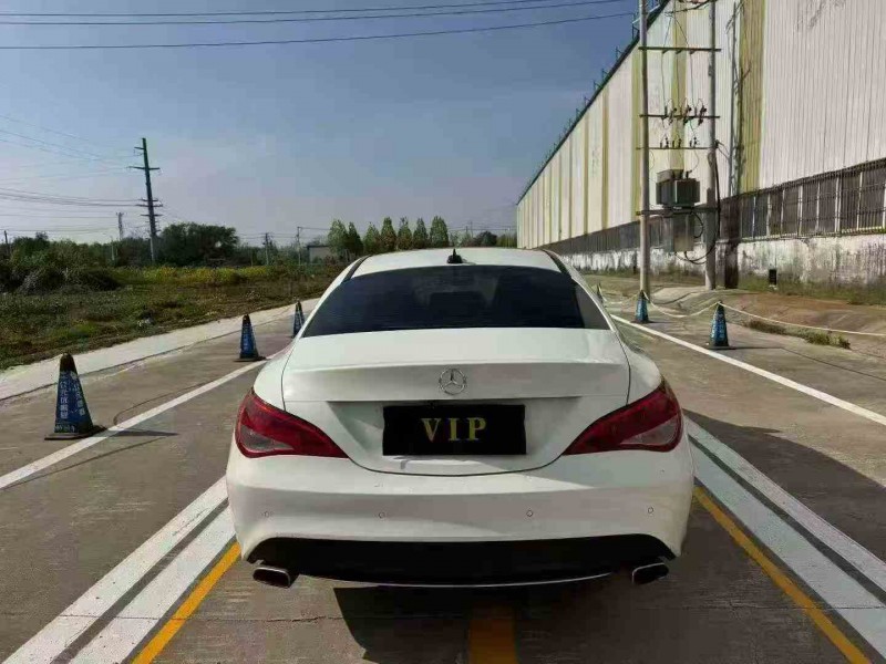 东营17年奔驰CLA8