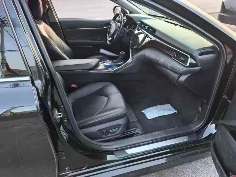 乌鲁木齐20年丰田凯美瑞7