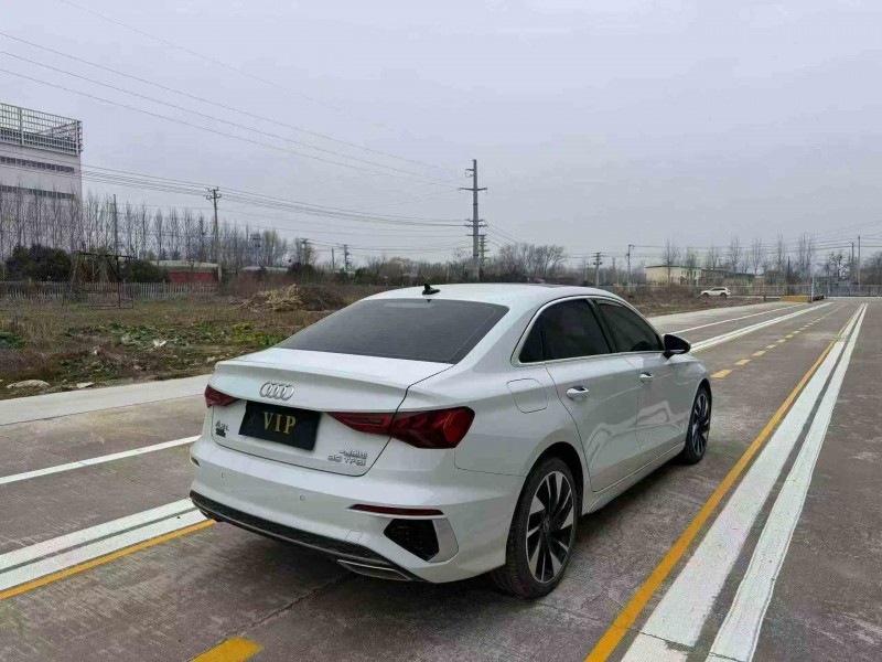 济宁24年奥迪A38
