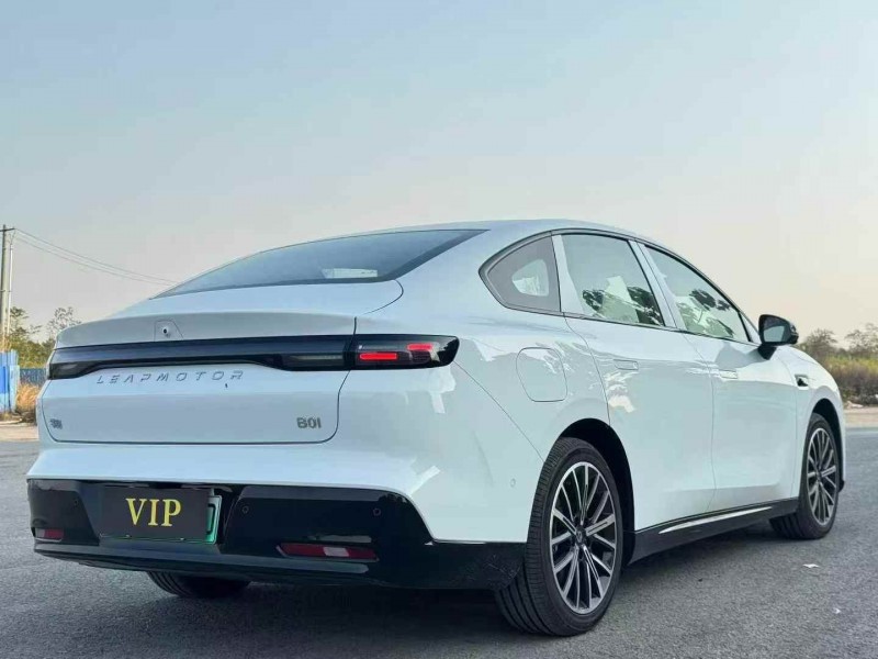 长沙26年零跑汽车B105