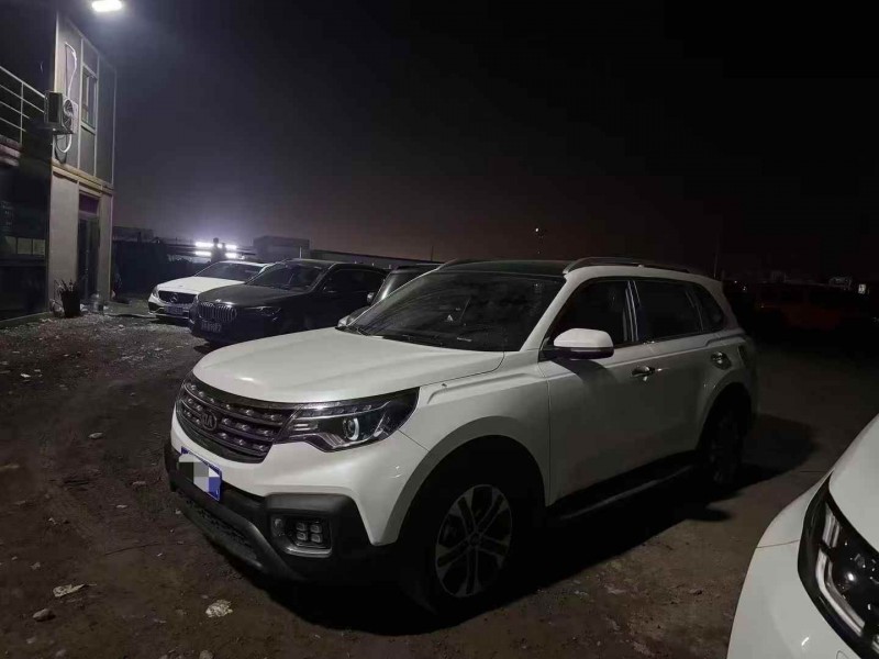 乌鲁木齐21年起亚智跑3