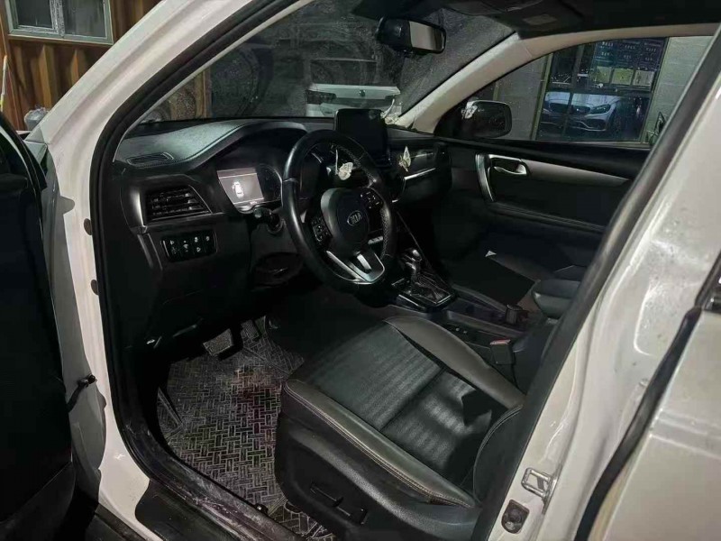 乌鲁木齐21年起亚智跑8