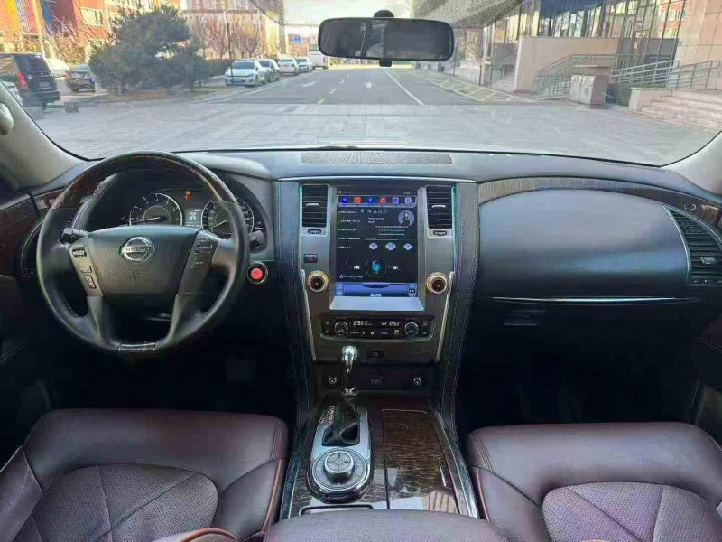 济宁18年日产途乐6