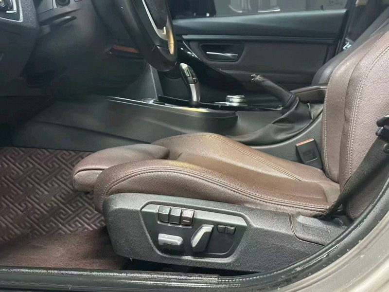 成都19年宝马3系5