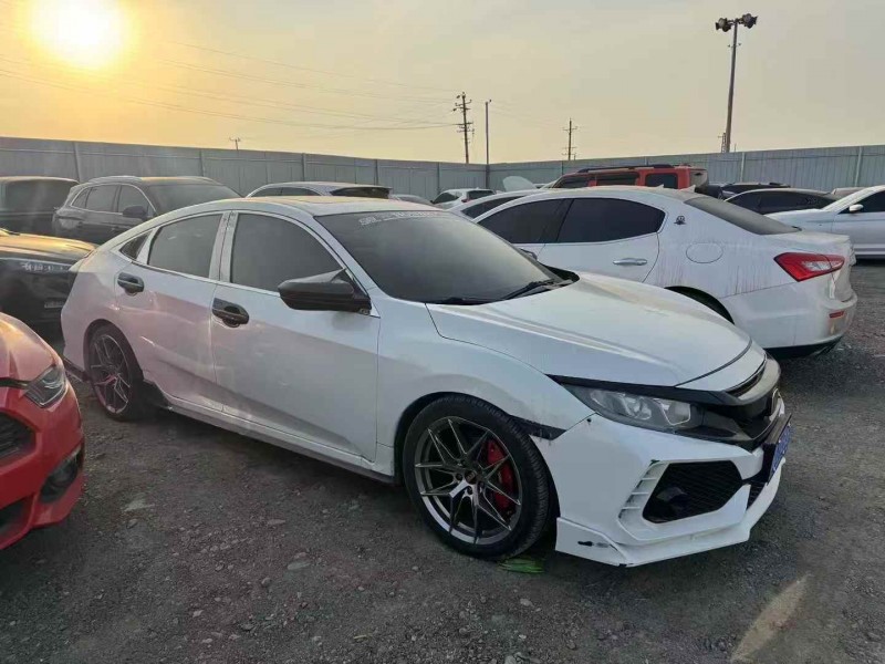 乌鲁木齐21年本田思域2