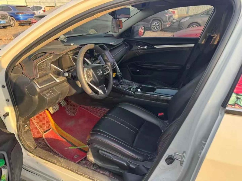 乌鲁木齐21年本田思域9