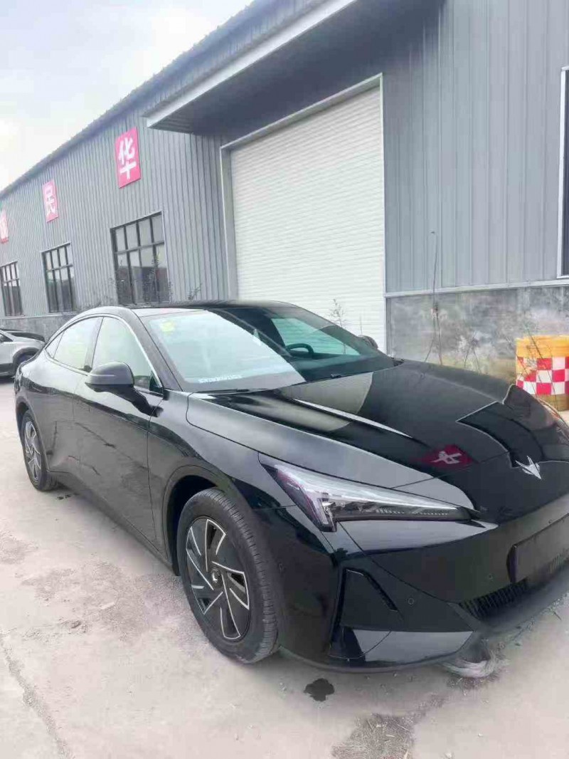 济宁25年极狐汽车阿尔法2