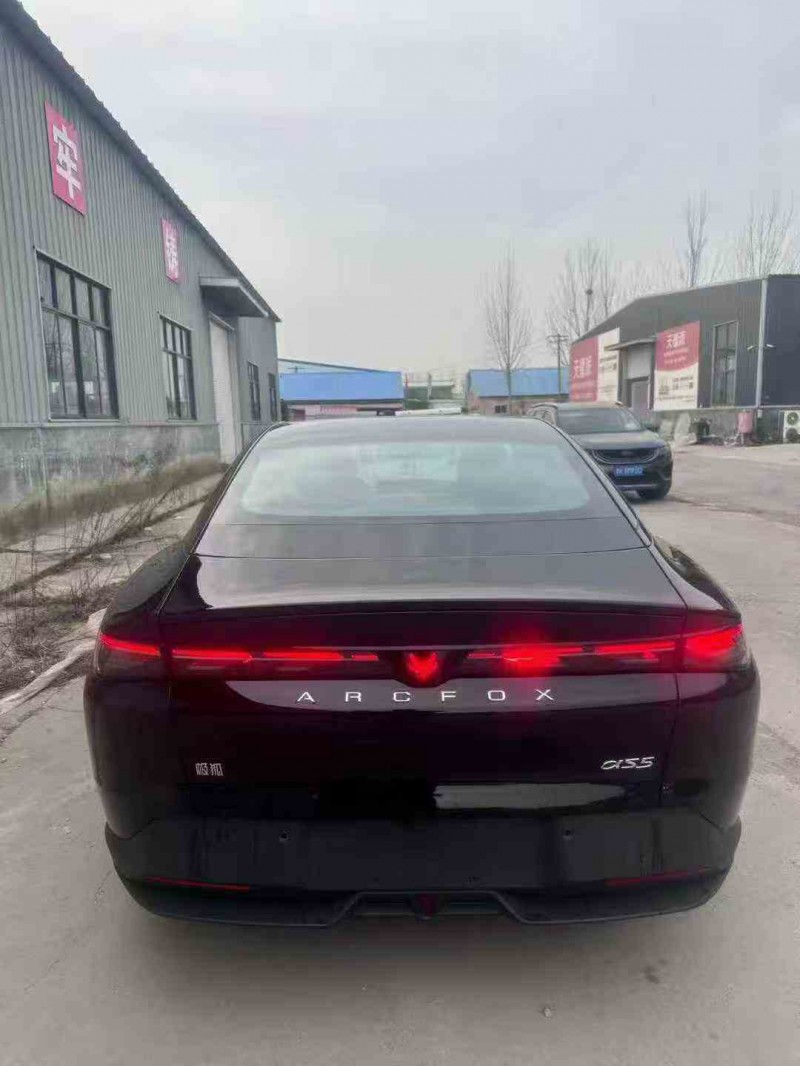 济宁25年极狐汽车阿尔法9