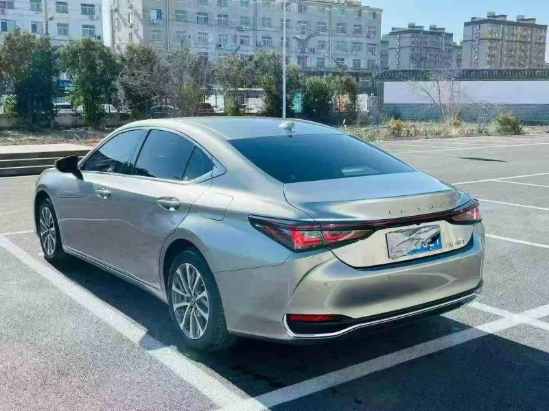 济宁25年雷克萨斯ES7