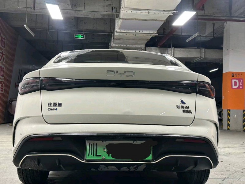 成都25年比亚迪海豹2