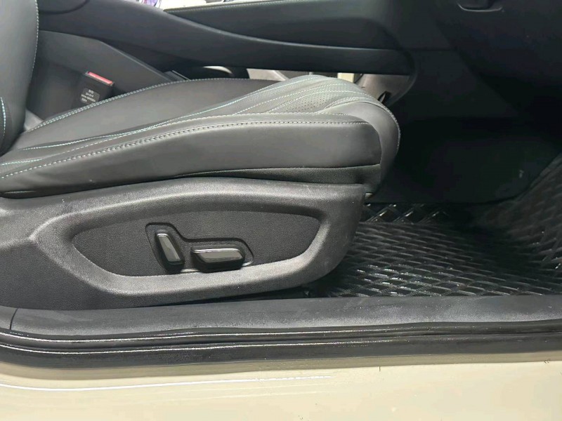 成都25年比亚迪海豹5